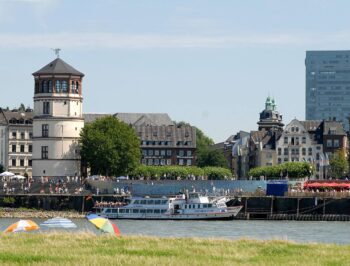 Am Rhein Blick von Oberkassel Düsseldorf